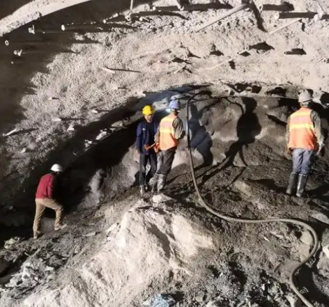 攸县隧道拱顶带模注浆料，微膨胀注浆料的特点及施工工艺